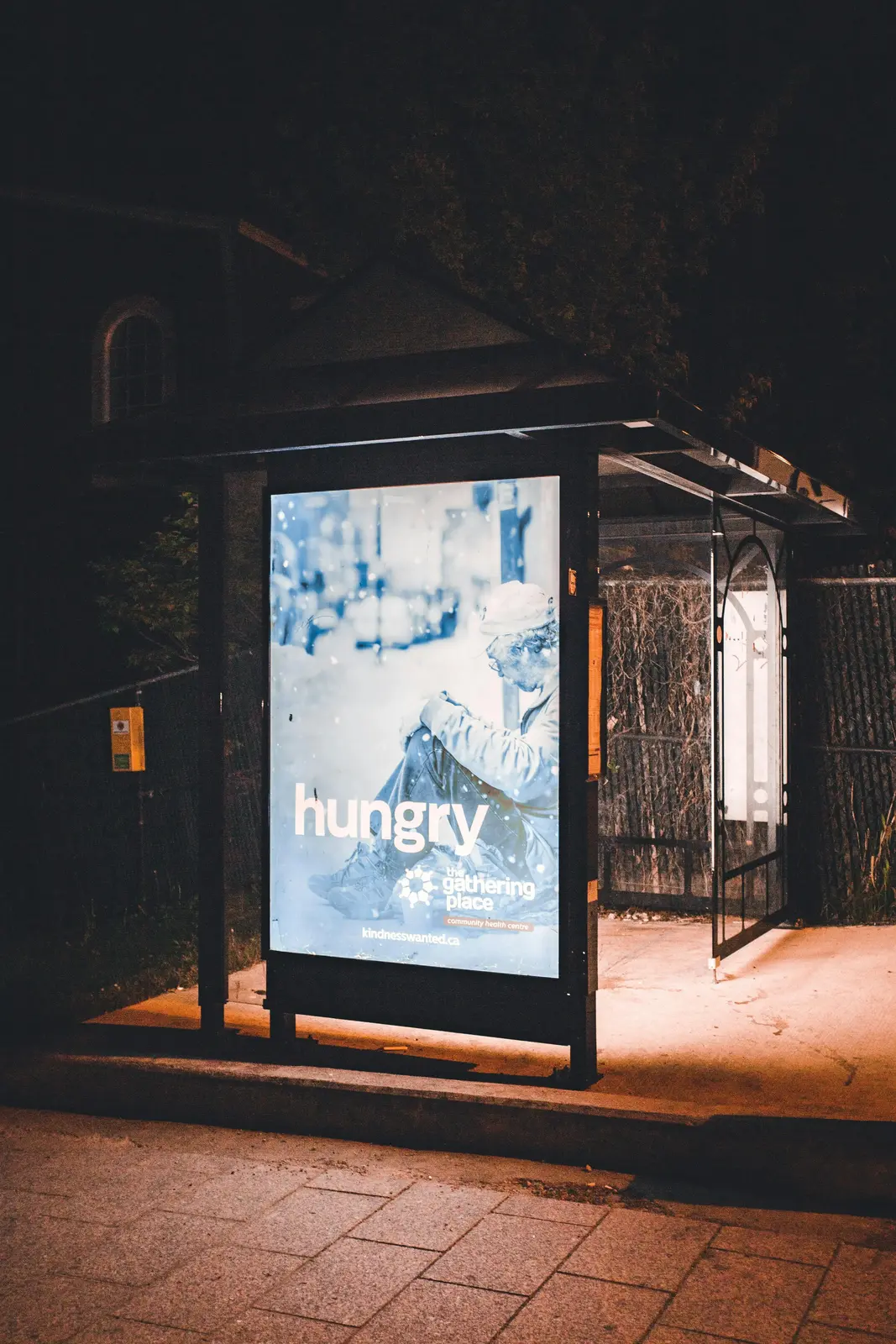 Campañas de publicidad exterior integradas con estrategias de marketing digital multicanal, combinando publicidad física, social ads, branding, posicionamiento en motores de búsqueda y generación de reconocimiento de marca para negocios en Buenos Aires y toda Argentina.