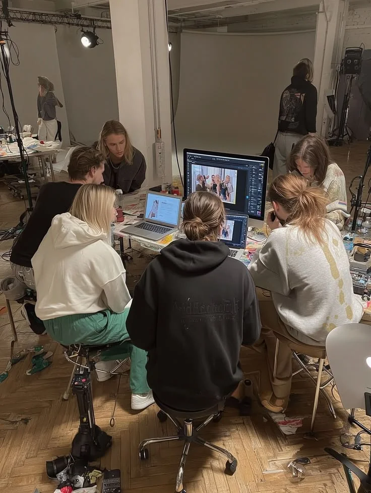 Estrategia creativa y planificación de contenido para marcas: storytelling visual, dirección de marca y desarrollo de campañas integrales en agencia creativa